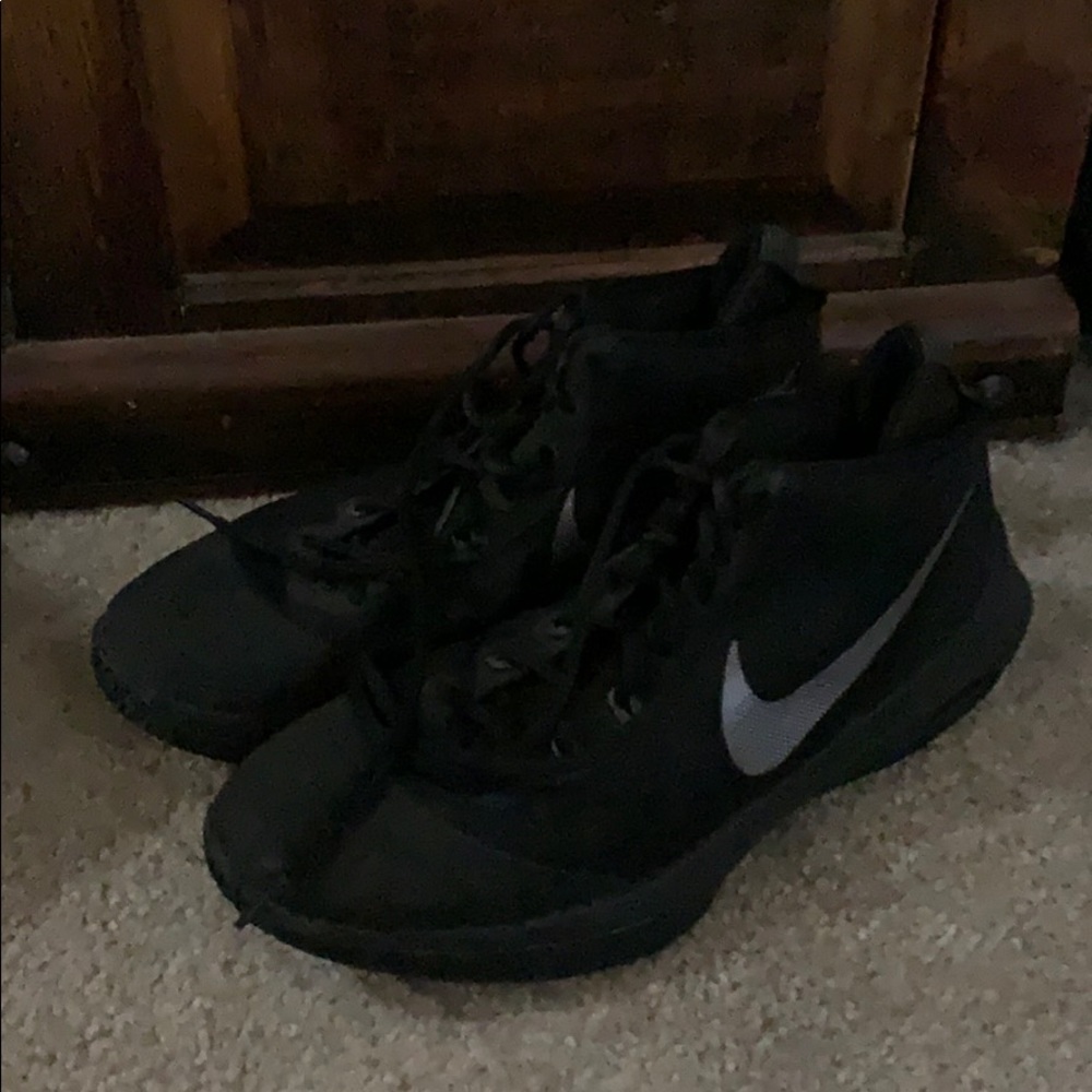 nike air versitile 1